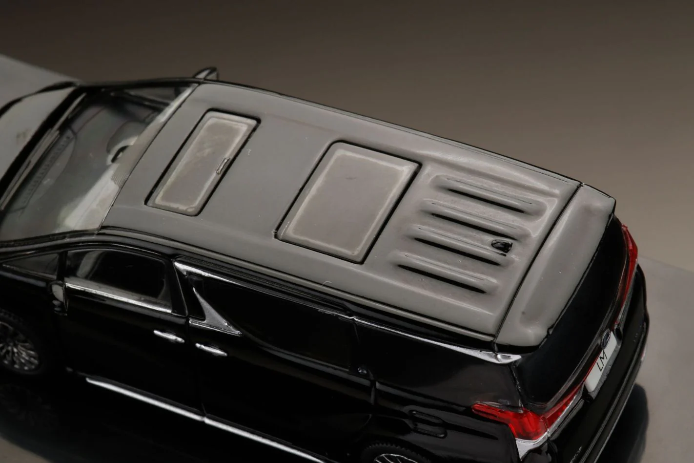 Hobby Japan 1/64 LEXUS LM 350 7 SEATER BLACK (RHD) - Image 3