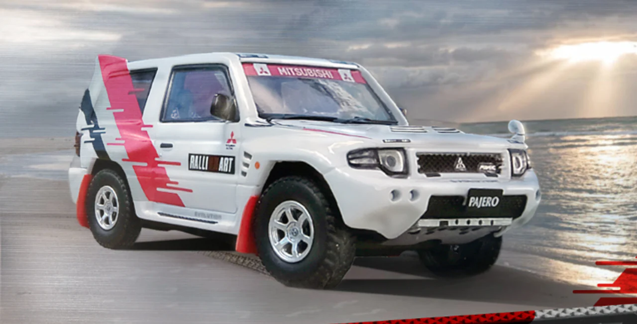 INNO64 MITSUBISHI PAJERO EVOLUTION RALLIART White - Image 4