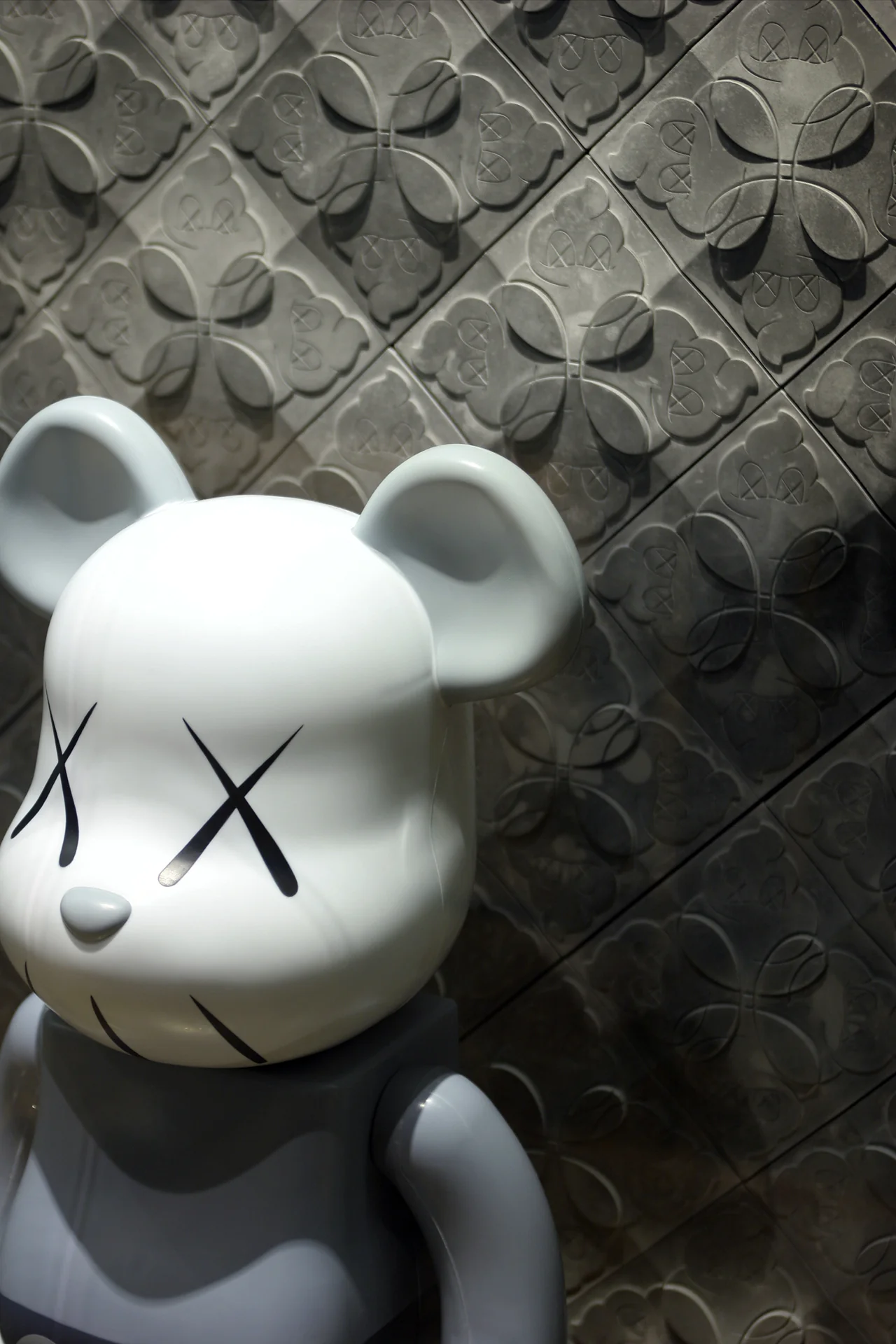 KAWS Store Tokyo Japan 2006 "ORIGINAL FAKE STORE TILE" Signed Limited Edition w/ Original Box - Image 9