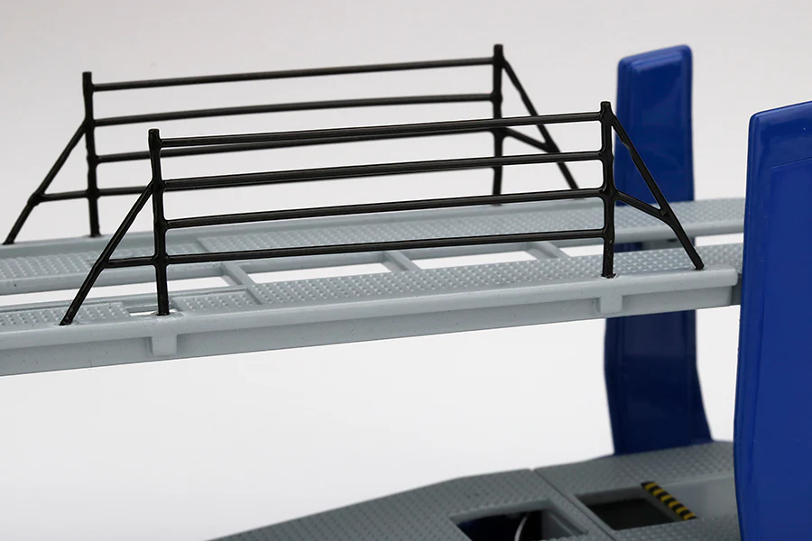 MINI GT #111 1:64 Mercedes Benz ACTROS with Car Carrier - Image 4