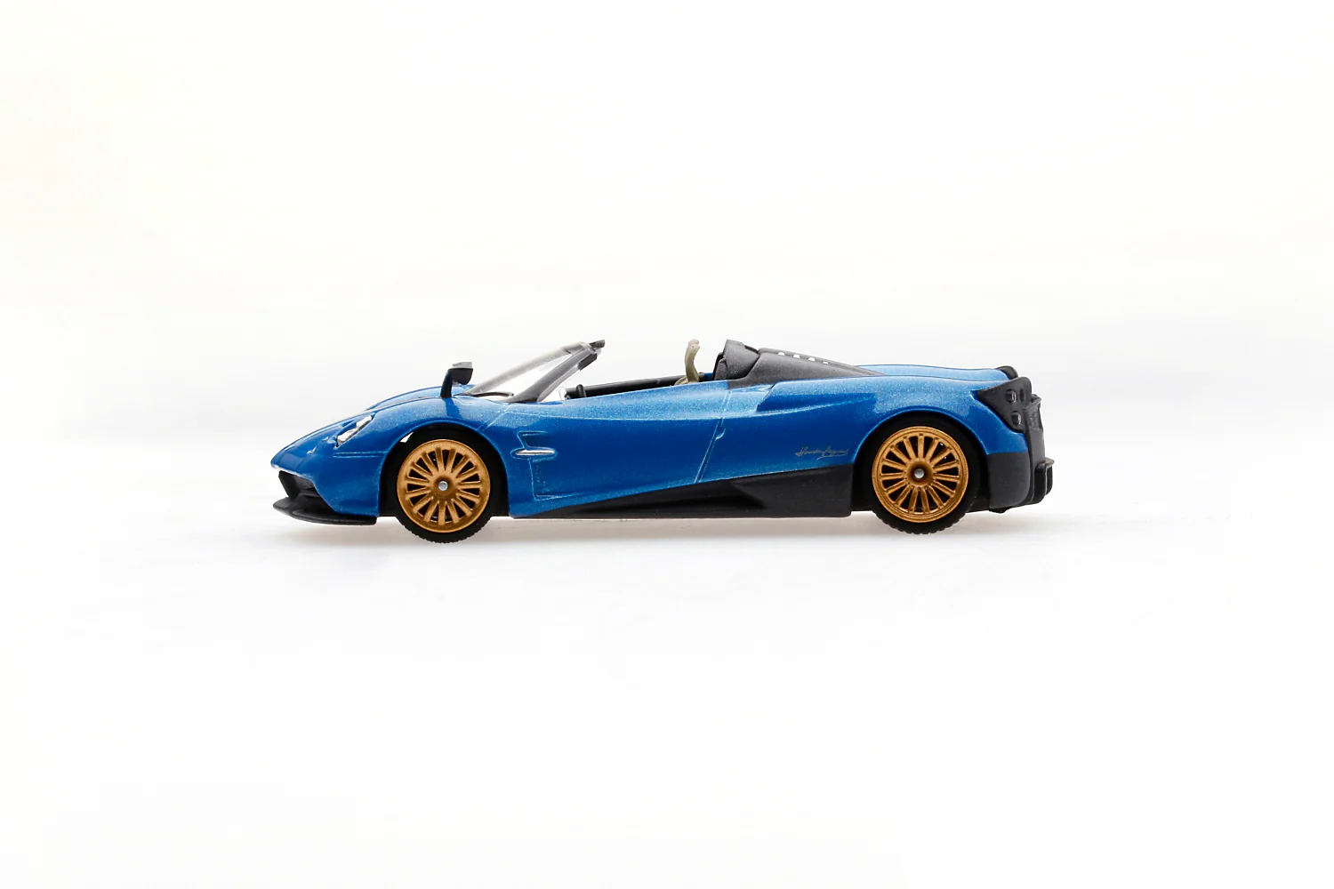 MINI GT #38 Pagani Huayra Roadster Blue Francia LHD - Image 4