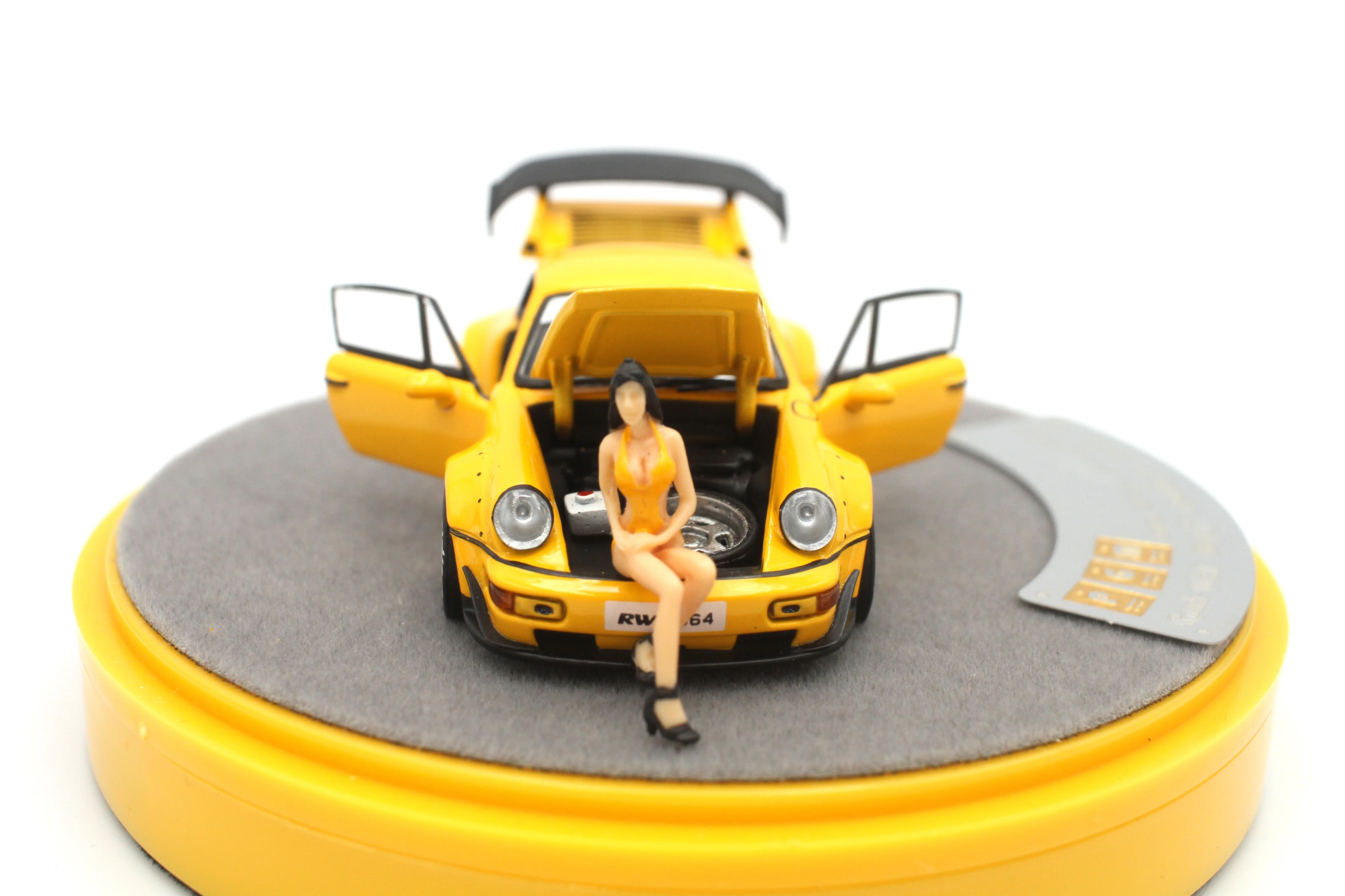 PGM Model 1/64 Porsche 964 with Figure Fully Open - Image 6